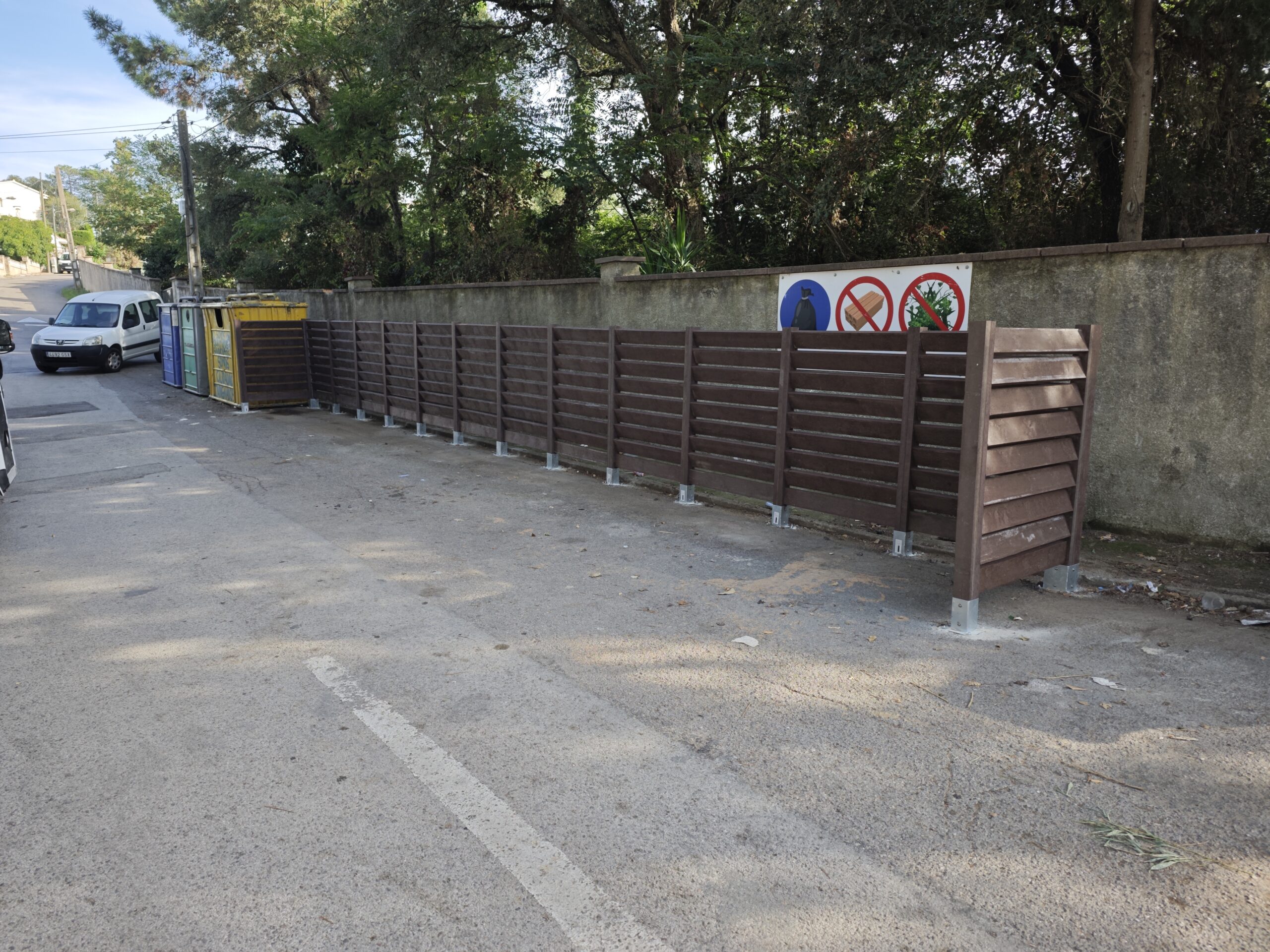 Cerramiento Contenedores Plastico Reciclado Modelo Montsec - Grande -Isométrica Frontal - Your Plastics