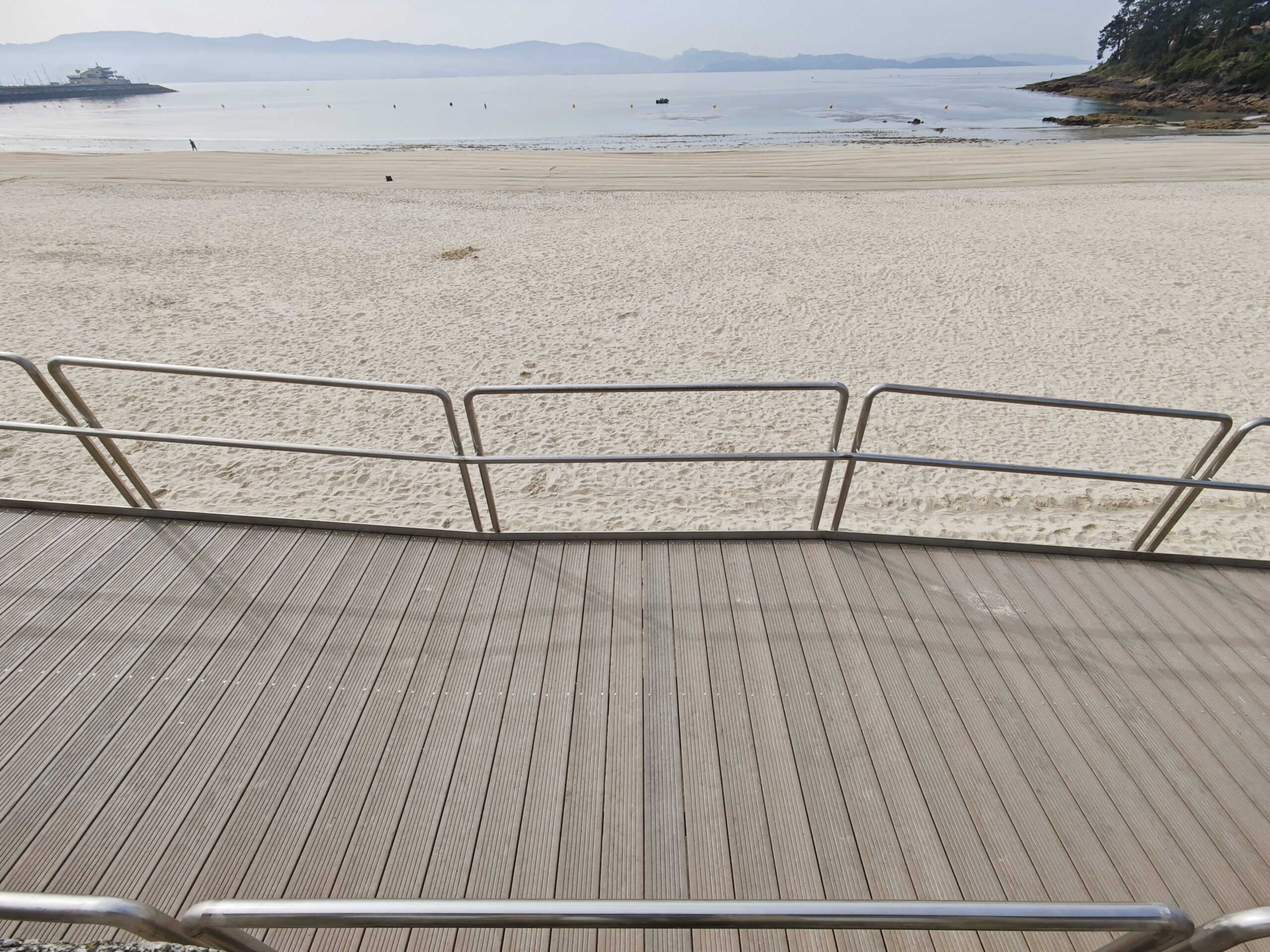 Pasarela accesible integrada en el entorno costero de Sanxenxo